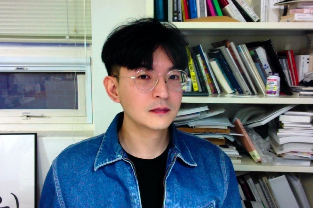 “Is Min Guhong a real person?” (…) “Yes, a real person, with my real name (my mother’s work), and I look like this… According to FaceApp, I’m expected to look like that someday.”