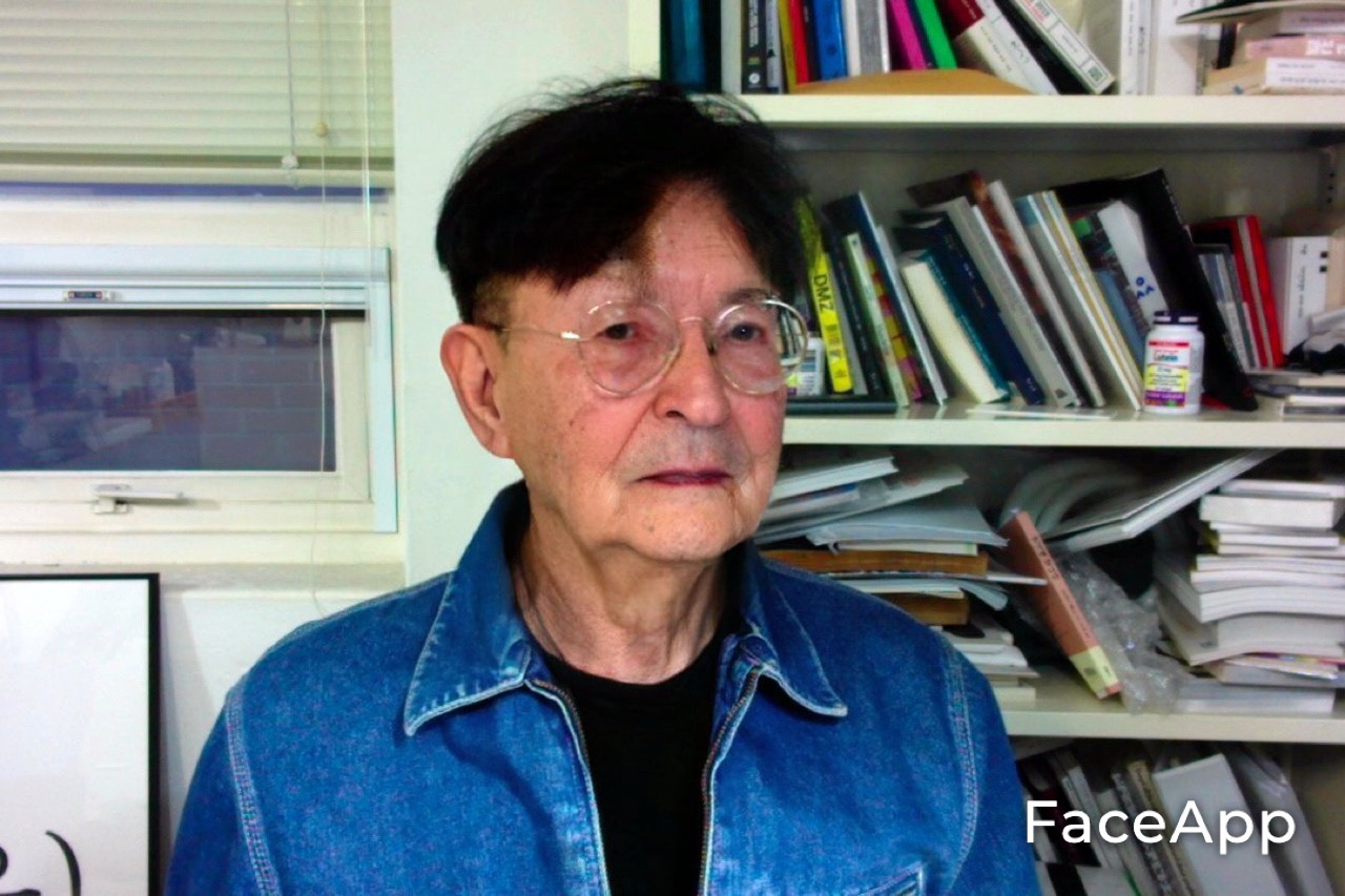 “Is Min Guhong a real person?” (…) “Yes, a real person, with my real name (my mother’s work), and I look like this… According to FaceApp, I’m expected to look like that someday.”
