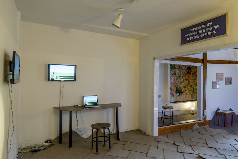 「민구홍 매뉴팩처링에 오신 것을 환영합니다」, 제1판, 『/documents』, 시청각, 2015년. “안그라픽스에 오신 것을 환영합니다. 아니, 민구홍 매뉴팩처링에 오신 것을 환영합니다.”