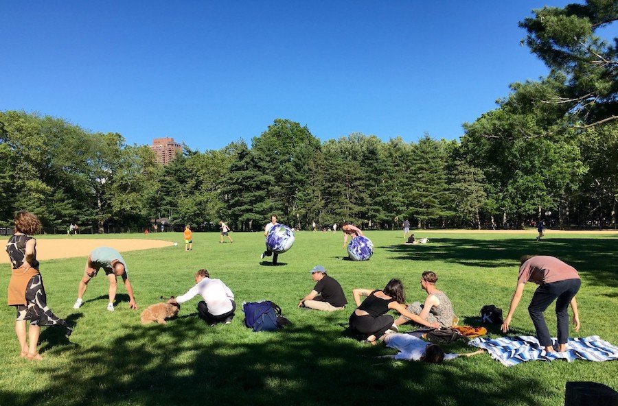 쌍둥이 예술가 브라이스 윌너(Bryce Wilner), 브랜든 윌너(Brandon Wilner)의 생일에 센트럴 파크에서.